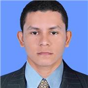 Profe de español orienta clase en los cursos de 1 a 11